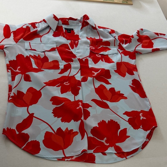 Ann Taylor Medium Petite Red Floral Lightweight Work or Casual Blouse - Picture 14 of 15